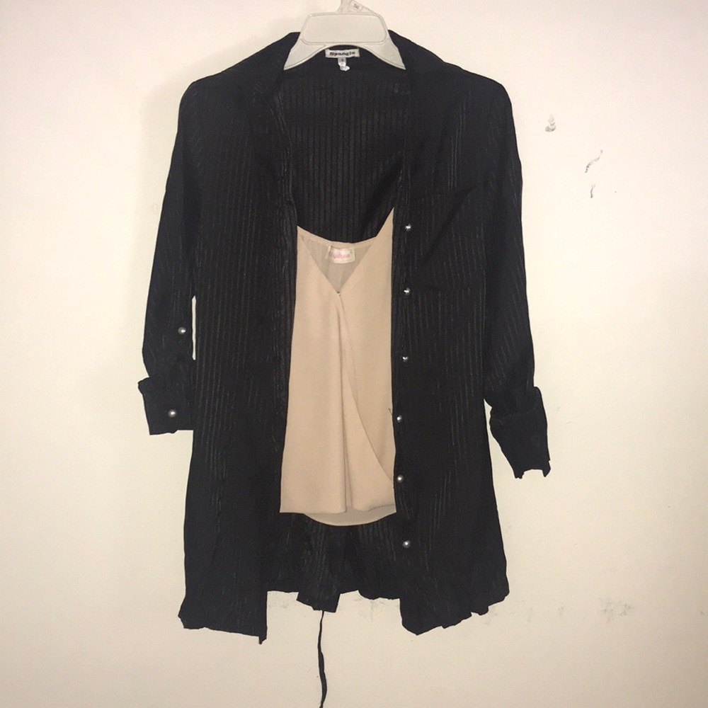 Black T-shirt with caramel tank top